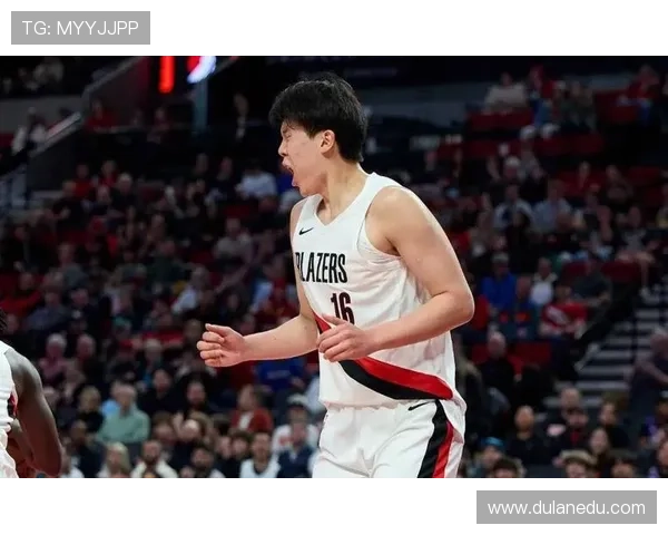 开拓者惜败勇士 杨瀚森砍下9分6篮板展现潜力 开拓者惜败勇士 杨瀚森砍下9分6篮板展现潜力