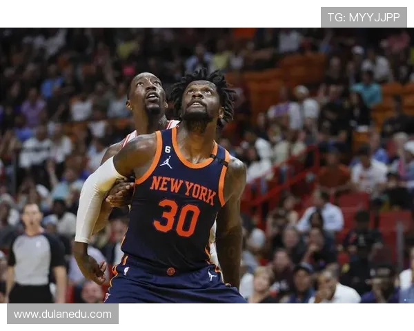 兰德尔高效发挥30分钟砍下26分9板5助助球队取得胜利